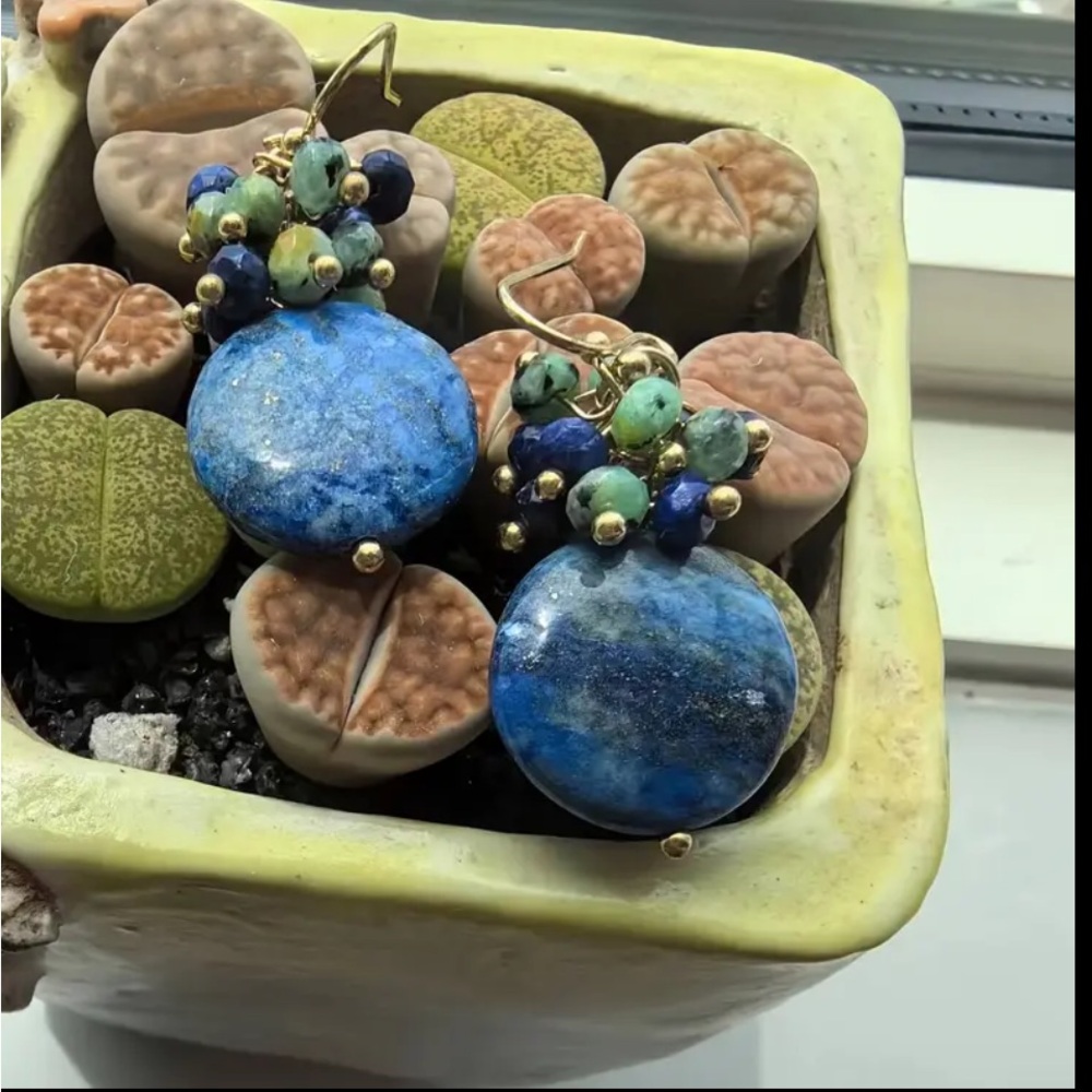 Elegant Blue and Green Beaded Earrings - Picture 3 of 12